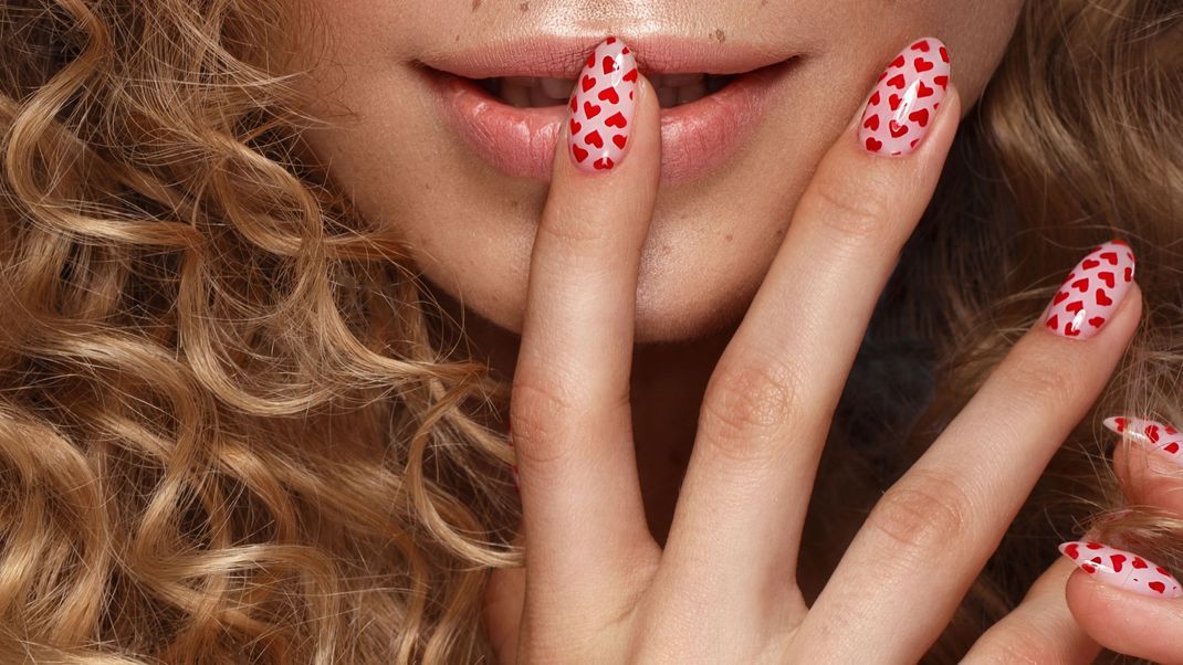 Herzchen, Schleifchen, einfach cute: Coquette Nails!