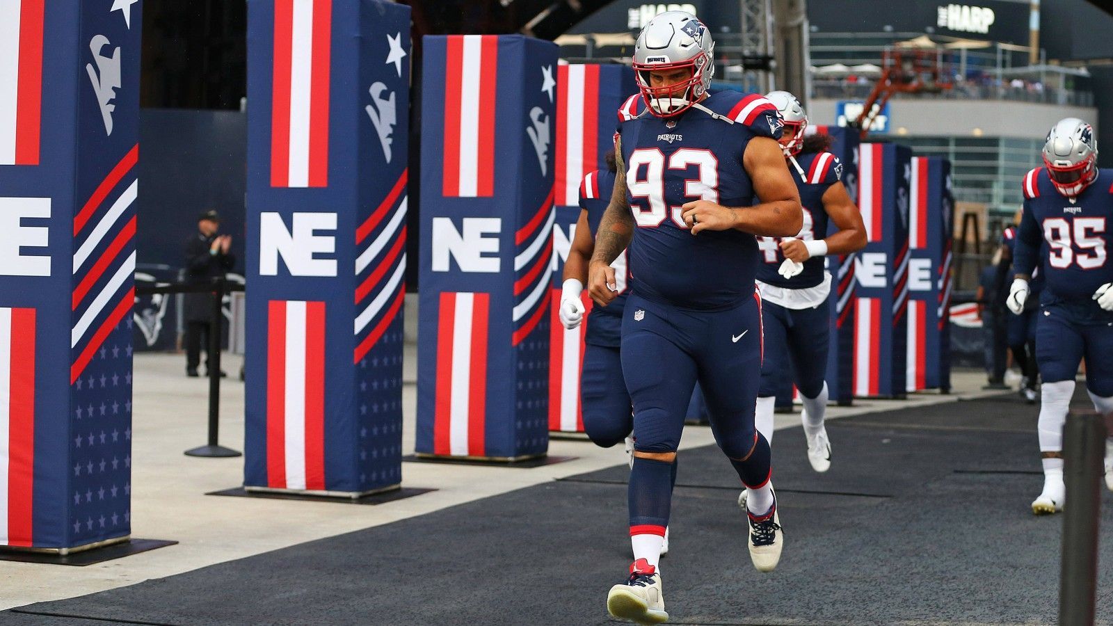 <strong>Trade-Kandidat: Lawrence Guy (Defensive Tackle, New England Patriots)</strong><br>Einen der wichtigsten Verteidiger abzugeben klingt eher unlogisch, wäre da nicht die Ankunft des vielversprechenden Zweitrundenpicks Keion White, der in der Preseason brillierte. Guy, inzwischen 33 Jahre alt, soll einen neuen Vertrag anstreben. Für Head Coach Bill Belichick könnte sich die Gelegenheit bieten, sich eher zu früh als zu spät von ihm zu trennen.