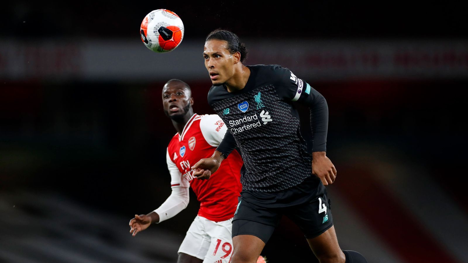 
                <strong>Virgil van Dijk</strong><br>
                - Position: Innenverteidiger- Verein: FC Liverpool- 3. Nominierung
              