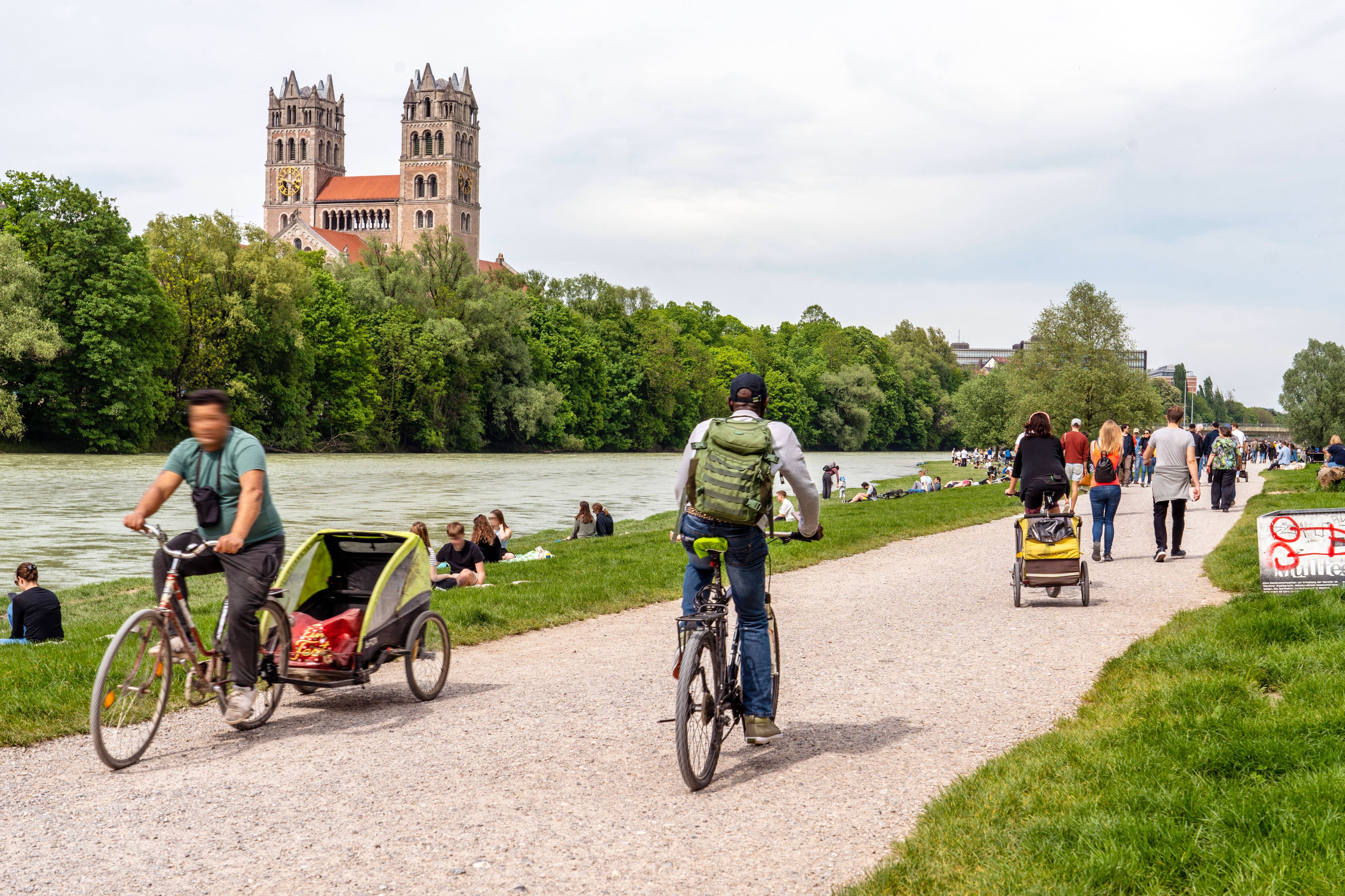 An der Isar entlang kannst du bis Buchenhain fahren. Dafür einfach immer der Nase (und dem Fluss) nach.