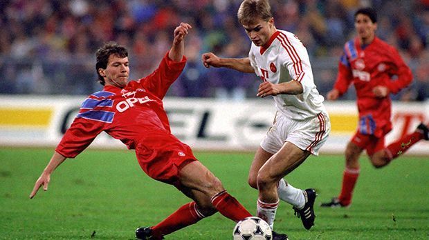 
                <strong>Lothar Matthäus</strong><br>
                Lothar Matthäus: Ein Kreuzbandriss kostete ihn die Teilnahme an der Europameisterschaft 1992. Im April riss er sich im Spiel gegen Parma das Kreuzband, fiel sechs Monate aus. Aber seine Rückkehr hätte schöner nicht sein können: Bereits im November schoss Matthäus das Tor des Jahres.
              
