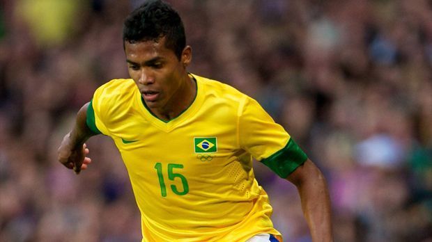 
                <strong>Linker Verteidiger: Alex Sandro</strong><br>
                Linker Verteidiger: Alex Sandro. Der nächste ehemalige Porto-Außenverteidiger. Den Brasilianer zieht es für 26 Millionen Euro zu Juventus Turin. Mit ihm ist unsere Dreierkette in der Abwehr komplett.
              