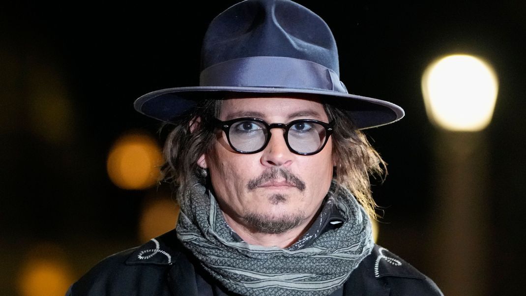 Johnny Depp finanzierte sich einst durch Verkaufstelefonate sein Leben, heute rufen bei ihm die wichtigsten Leute an.