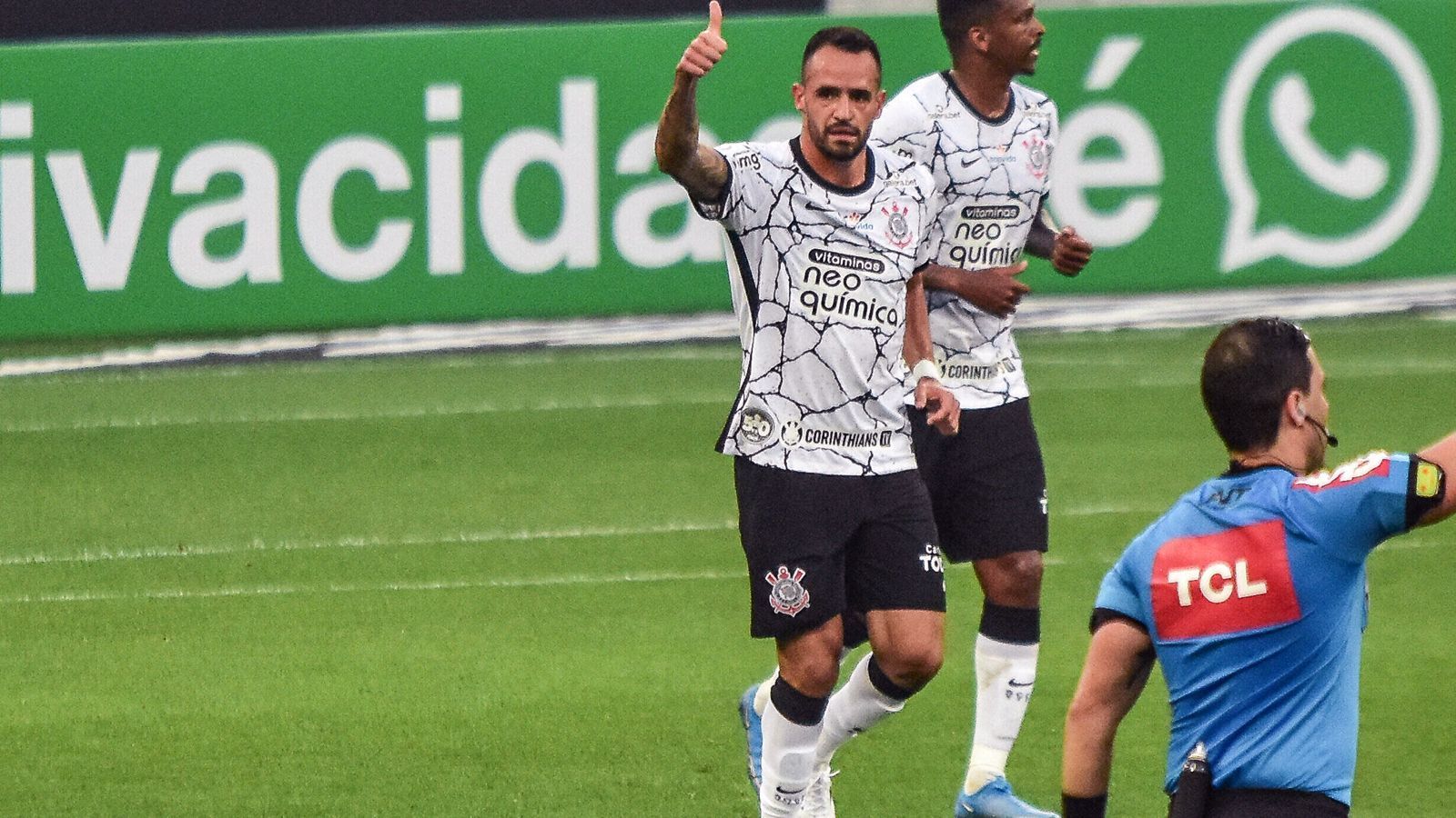 
                <strong>Renato Augusto (Corinthians Sao Paulo)</strong><br>
                Zwischen 2008 und 2013 lief Spielmacher Renato Augusto 126 Mal (zwölf Tore) für Bayer Leverkusen auf. Danach spielte der heute 33-Jährige bereits drei Jahre für Corinthians Sao Paulo, wohin er erst im Juli 2021 nach einem China-Abenteuer bei Bejing Guoan erneut zurückkehrte. Und sein Comeback für Corinthians verlief traumhaft. Als Joker traf der Routinier auf Anhieb beim 3:1-Sieg gegen Ceara. Zunächst unterschrieb Augusto beim früheren Klub von Ronaldo einen Vertrag bis Ende 2023. 
              