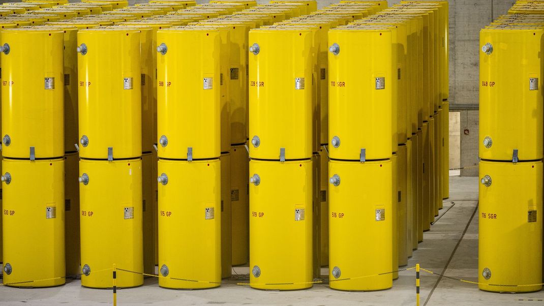 Castor-Behälter stehen bereit – bald sollen 152 Transporte durch NRW rollen und für Diskussionen sorgen.