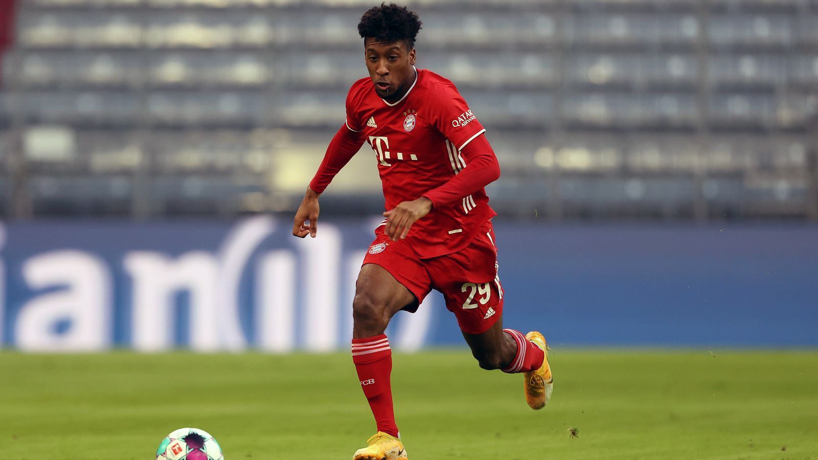 
                <strong>Kingsley Coman</strong><br>
                In der ersten Halbzeit offensiv unauffällig, doch bringt sich dafür umso mehr in die Defensivarbeit ein. Kommt in der zweiten Hälfte über rechts, findet offensiv dennoch kaum statt. Verdribbelt sich häufig anstatt den direkten Weg zum Tor zu suchen. Wird in der 75. Minute für Musiala ausgewechselt. ran.de-Note: 4
              