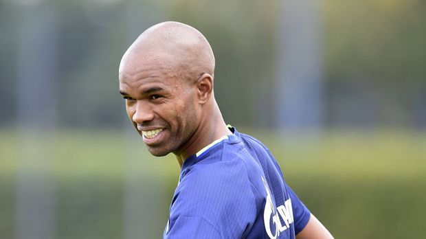 
                <strong>Naldo</strong><br>
                Der Brasilianer Naldo wechselt 2016/17 ablösefrei vom VfL Wolfsburg. Noch so ein typischer Heidel-Deal. In Mainz machte er sich vor allem durch gewiefte Transfers, oft verbunden mit hohem Weiterverkaufswert einen Namen. Auch bei den Trainern bewies der Manager bisher ein gutes Händchen.
              