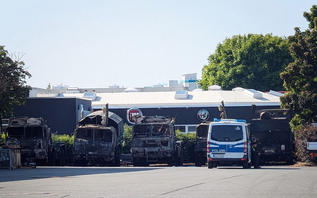 In Erfurt sind mehrere Bundeswehrfahrzeuge ausgebrannt.