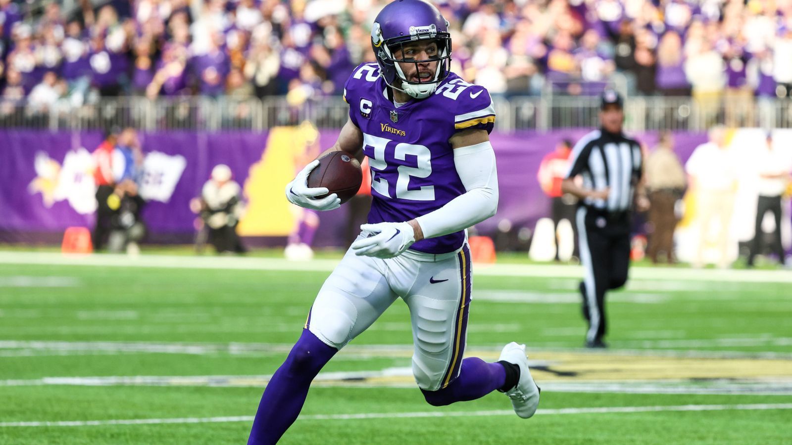
                <strong>Harrison Smith (Free Safety, Minnesota Vikings)</strong><br>
                Die Defense der Minnesota Vikings ist in dieser Saison wahrlich nicht gut. Wenn dann doch mal etwas vorzeigbares im Defensive Backfield der Vikings passiert, dann ist meistens Harrison Smith zur Stelle. Der Free Safety ist auch in höherem Alter noch immer ein sogenannter Ballhawk, also immer auf der Jagd nach einer Interception. Davon hat er in dieser Saison auch schon fünf gefangen.
              