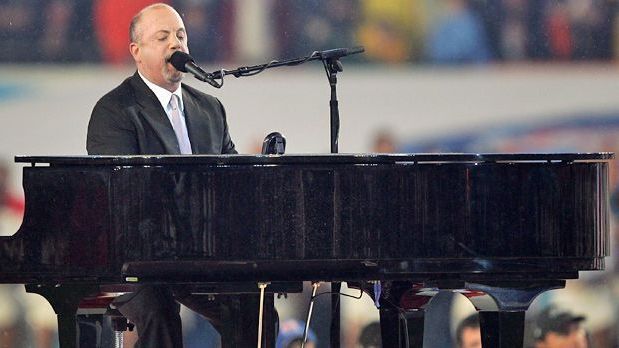 <strong>Billy Joel</strong><br>
                1989 und 2007: Billy Joel beim Super Bowl zwischen den Cincinnati Bengals und den San Francisco 49ers (1989), sowie den&nbsp;Indianapolis Colts und den Chicago Bears (2007).