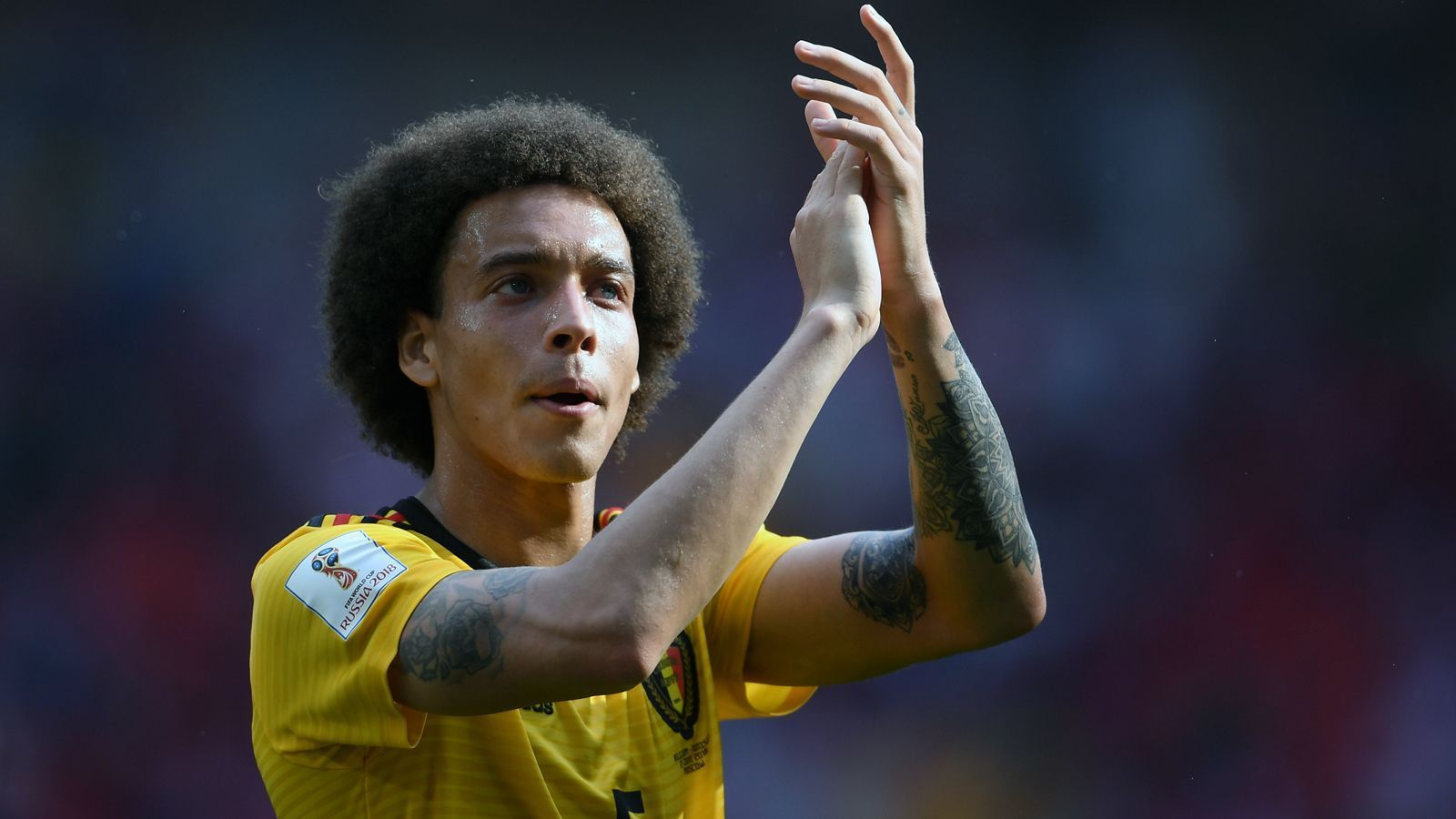 
                <strong>Stammspieler bei der WM 2018</strong><br>
                Zuletzt machte Axel Witsel als Mitglied der belgischen WM-Abordnung in Russland Werbung in eigener Sache. Der Mittelfeldspieler stand in sechs der sieben Endrunden-Spiele der "Roten Teufel" in der Startformation und blieb jeweils bis zum Schlusspfiff auf dem Feld. Nur im dritten Gruppenspiel gegen England bekam der 1,88-Meter-Hüne von Nationaltrainer Roberto Martinez eine Pause. 
              