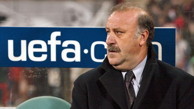 
                <strong>Vicente del Bosque</strong><br>
                Vicente del Bosque: Der heutige Nationaltrainer Spaniens übernahm im November 1999 das Traineramt bei den Madrilenen und führte Real schon gut ein halbes Jahr später zum Triumph in der Champions League (3:0 gegen Valencia). Ende Juni 2003 endete die Zusammenarbeit mit dem früheren Real-Profi nach zwei Meistertiteln und zwei Titeln in der Königsklasse.
              