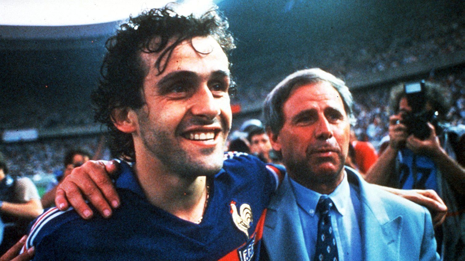 Platz 2: Michel Platini (links) - 9 Tore. Das besondere dabei: Er erzielte alle neun Treffer bei nur einer EM-Endrunde - die Europameisterschaft 1984. Platini schoss Frankreich mit seinen Toren zum Titel.