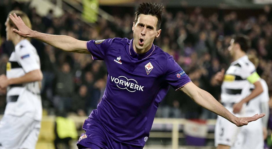 
                <strong>Nikola Kalinic (AC Florenz -> AC Mailand)</strong><br>
                Der AC Mailand setzt seine Einkaufstour weiter fort. Nikola Kalinic ist bereits der elfte Neuzugang der "Rossoneri". Der Stürmer vom AC Florenz kostet Milan insgesamt 25 Millionen Euro. Laut "calciomercato" wechselt Kalinic zunächst auf Leihbasis nach Mailand. Im kommenden Sommer besitzt Milan dann eine Kaufverpflichtung für den 29-Jährigen. Durch den Kalinic-Transfer knackt der AC Mailand nun auch die 200-Millionen-Marke für Neuzugänge in diesem Sommer.
              