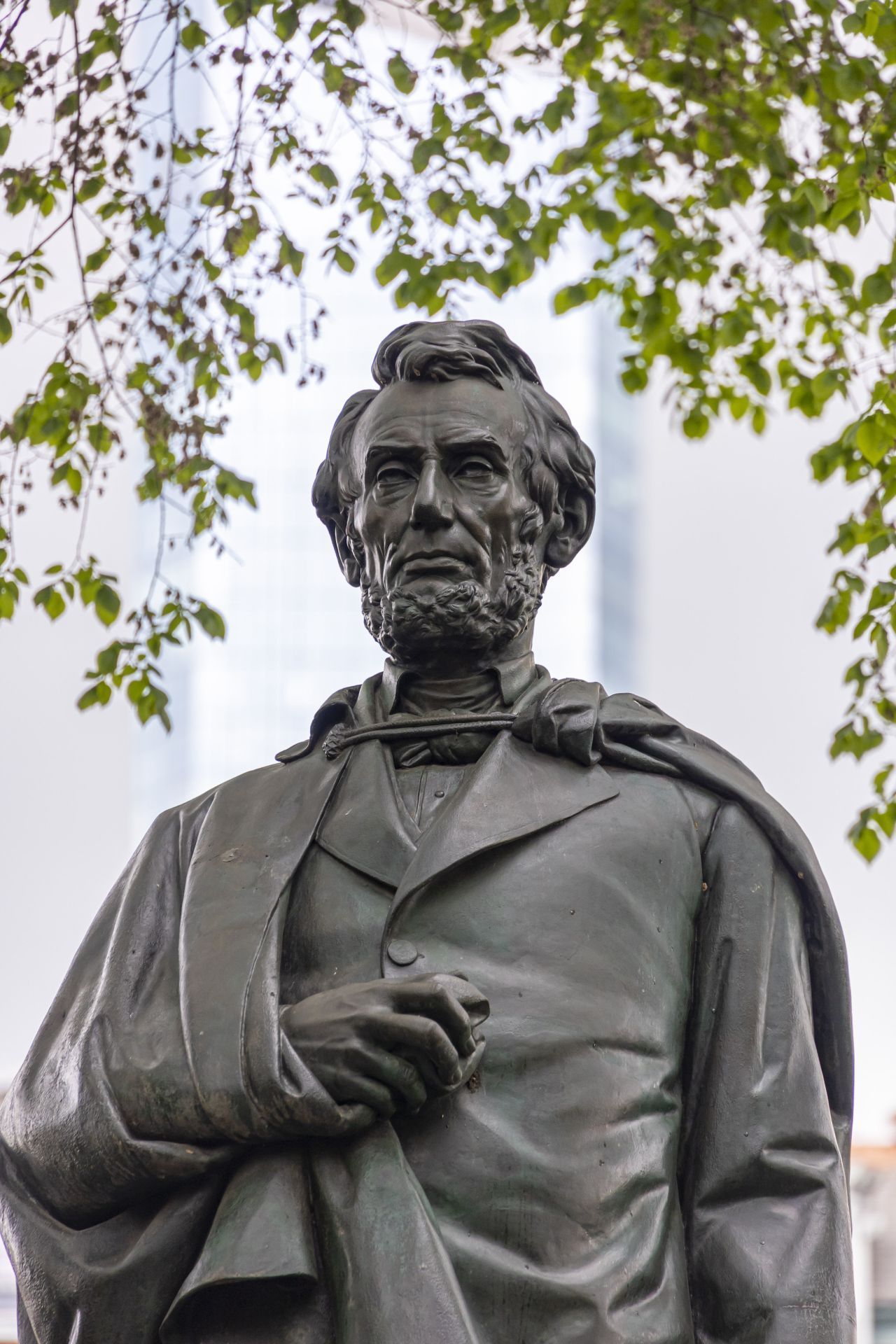 Was haben der ehemalige US-Präsident Abraham Lincoln und der Wirtschaftswissenschaftler Hans-Werner Sinn gemeinsam? Die sogenannte Schifferkrause, auch Kapitän-Ahab-Bart oder Friesenbart genannt.