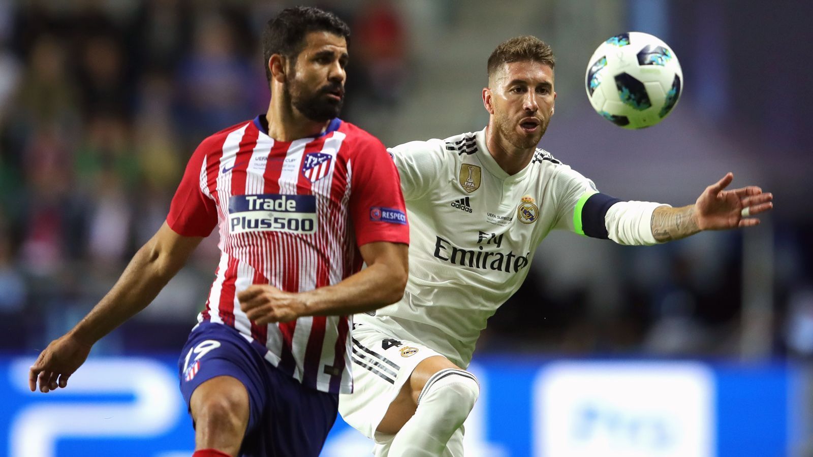 
                <strong>UEFA Super Cup</strong><br>
                Im UEFA Supercup duellieren sich der amtierende Sieger der Champions League und der Europa League um Europas Klubfußball-Krone. In diesem Jahr war es ein rein spanisches Duell, als sich Atletico Madrid und Real Madrid in der estnischen Hauptstadt Tallinn trafen. Atletico gewann nach Verlängerung mit 4:2. Der UEFA Supercup wird seit 1972 ausgetragen. Die Idee des Supercups geht auf den niederländischen Journalisten Anton Witkamp zurück, der durch einen zusätzlichen internationalen Klubwettbewerb die damalige Vormachtstellung der Klubs seines Landes untermauern wollte.
              