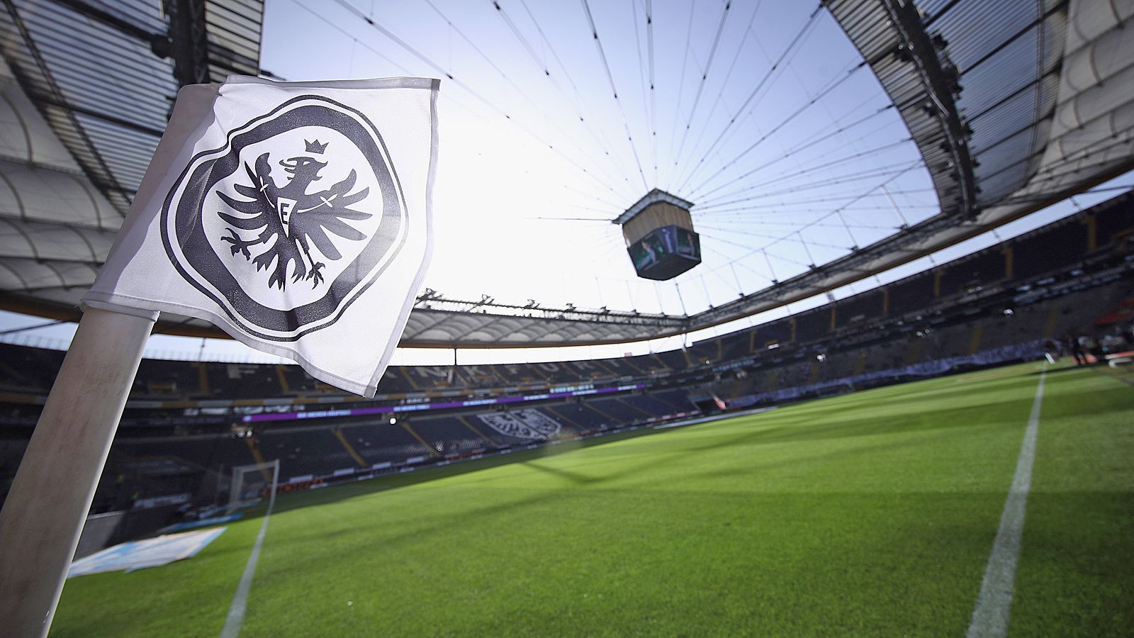
                <strong>Platz 8: Eintracht Frankfurt - Commerzbank-Arena</strong><br>
                Kapazität: 51.500Logen: 83Sitzplätze: 42.200Stehplätze: 9.300
              