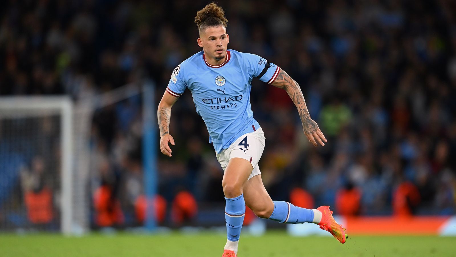 <strong>Kalvin Phillips (Manchester City)</strong>&nbsp;<br>Vor einem Jahr galt der FC Bayern als Interessent von Kalvin Phillips. Nun sollen laut Angaben der englischen Quelle “HITC“ Eintracht Frankfurt und RB Leipzig am Mittelfeldspieler von Manchester City interessiert sein. Der 28-Jährige hat zwei harte Jahre hinter sich. Nach seinem Wechsel zu den Skyblues konnte er zwar die Champions League gewinnen, dabei aber kaum Spielzeit generieren.