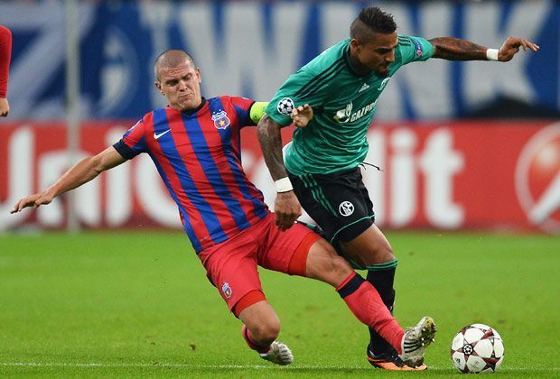 
                <strong>FC Schalke 04 - Steaua Bukarest 3:0</strong><br>
                Auf Kevin-Prince Boateng sind die Augen in der Schalker Arena gerichtet. Beim ersten Champions-League-Auftritt für seinen neuen Verein gehört der Ghanaer zu den Aktivposten. Die Rumänen stehen ihm aber auch immer auf dem Fuß und machen Königsblau das Leben schwer
              