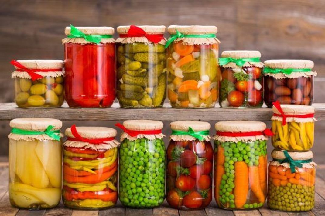 Gemüse kann ohne Konservierungsmittel im Einmachglas haltbar gemacht werden.
