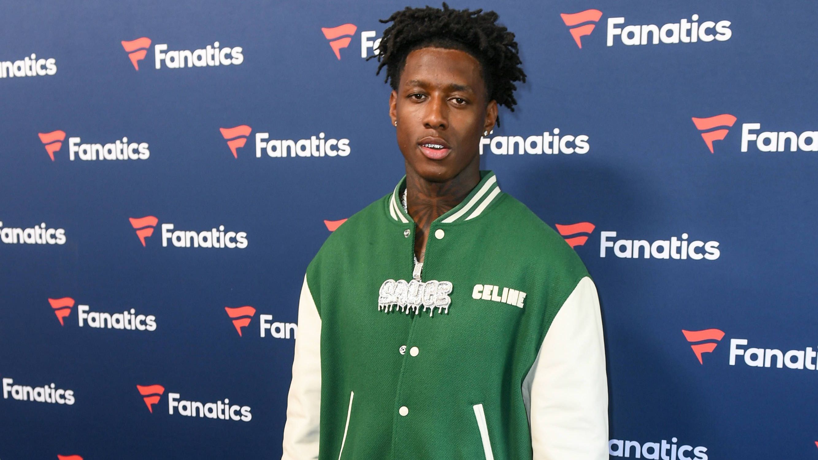 <em><strong>Sauce Gardner (Indianapolis Colts)</strong><br>Colts-Neuzugang Ahmad "Sauce" Gardner trainierte am Mittwoch mit dem Team und will am Sonntag in Berlin gegen die Atlanta Falcons spielen, sofern er das NFL-Concussion-Protokoll besteht. Gardner erlitt, im Dress der New York Jets, in Woche 7 eine Gehirnerschütterung, verpasste Woche 8 und hatte in Woche 9 frei. Zuvor hatte Jets-Coach Aaron Glenn mit seiner Rückkehr für Woche 10 gerechnet, ehe die Colts zwei Erstrundenpicks und Adonai Mitchell für ihren neuen Top-Cornerback abgaben.</em>