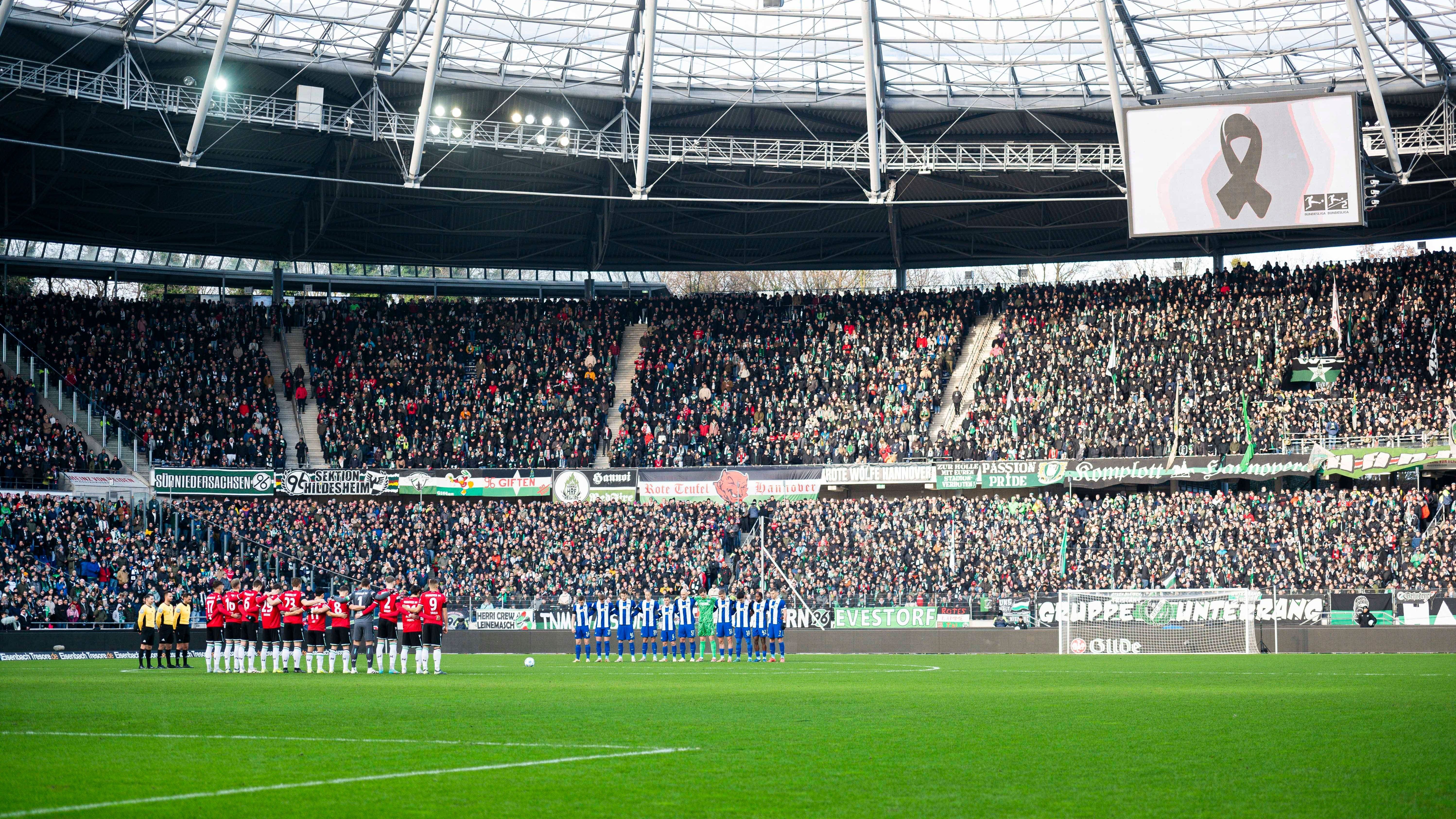 <strong>14. Platz: Hannover 96 - Schnitt: 38.300</strong><br>- Stadion: Heinz-von-Heiden-Arena<br>- Kapazität: 49.000