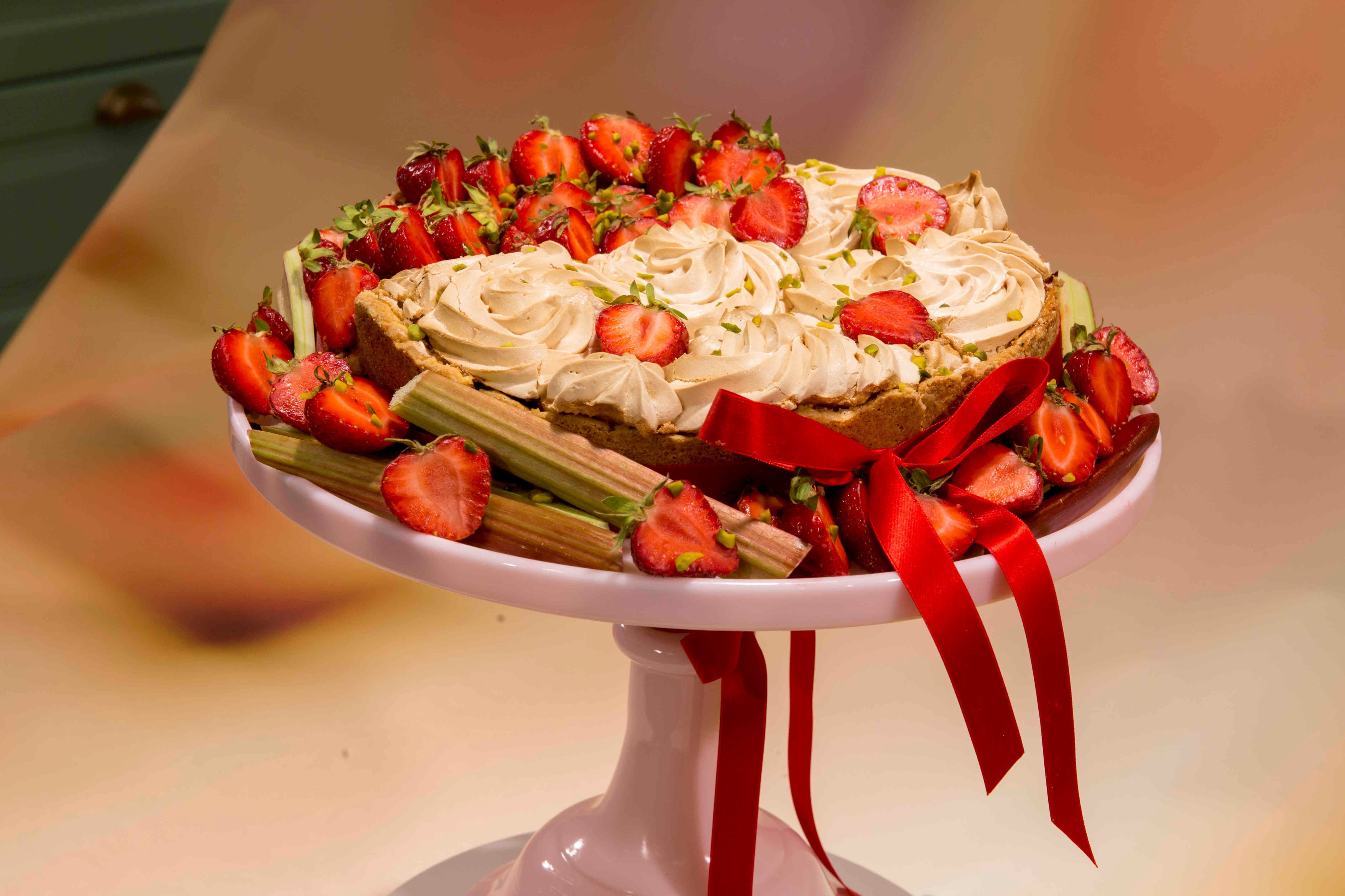 Mein bester Kuchen – Agnes‘ „Erdbeer-Rhabarber-Wolke“