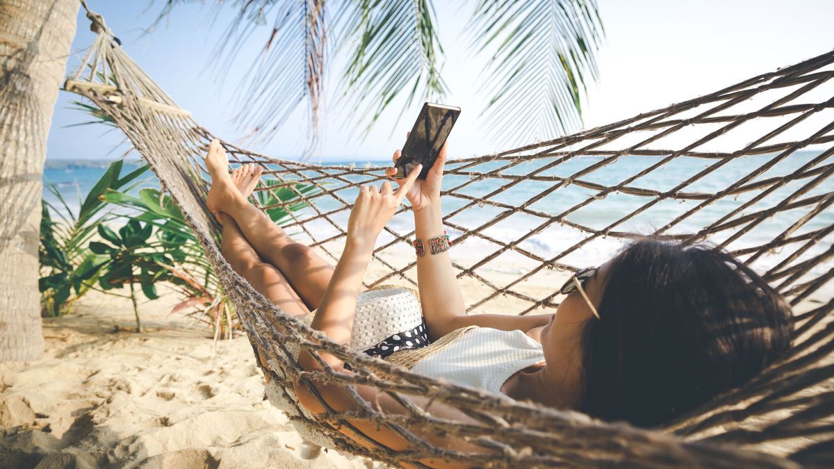 Tipps für die optimale Vorbereitung und Nutzung des Smartphones im Sommerurlaub