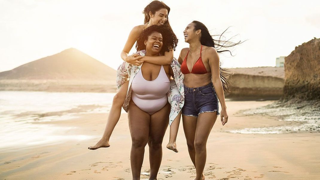 Die Welt ist bunt, vielfältig und damit absolut schön! In unserem Beauty-Artikel verraten wir dir, warum wir ein Zeichen für Body Positivity setzen! 