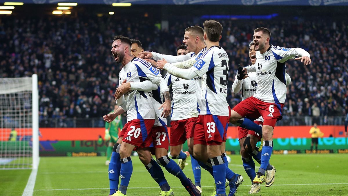 Hamburger SV v FC Schalke 04 - Second Bundesliga