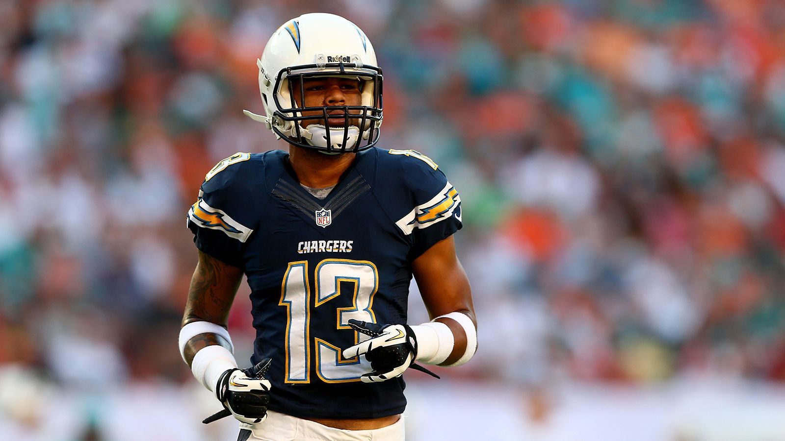 
                <strong>2013: Keenan Allen (Wide Receiverm San Diego Chargers)</strong><br>
                Ein Name, der nicht mehr allzu oft erwähnt wird und trotzdem ist der Receiver der Chargers immer noch voll im Geschäft, holte in der aktuellen Saison die 19.-meisten Receiving Yards in der NFL (992). In den drei Jahren zuvor legte der 28-Jährige immer über 1.000 Yards auf, genau wie in seiner Rookie-Saison 2013/14. In nur 14 Spielen von Beginn an gelangen Allen 1.046 Receiving Yards mit 14,7 Yards pro Catch. Der Rookie of the Year machte sich auf zu einem der besten Receiver der nächsten Jahre, hatte anschließend allerdings mit mehreren Verletzungen zu kämpfen. In den letzten vier Jahren spielte er allerdings wieder auf Top-Niveau und könnte gemeinsam mit dem frisch-gebackenen Rookie of the Year Justin Herbert für Furore sorgen.
              