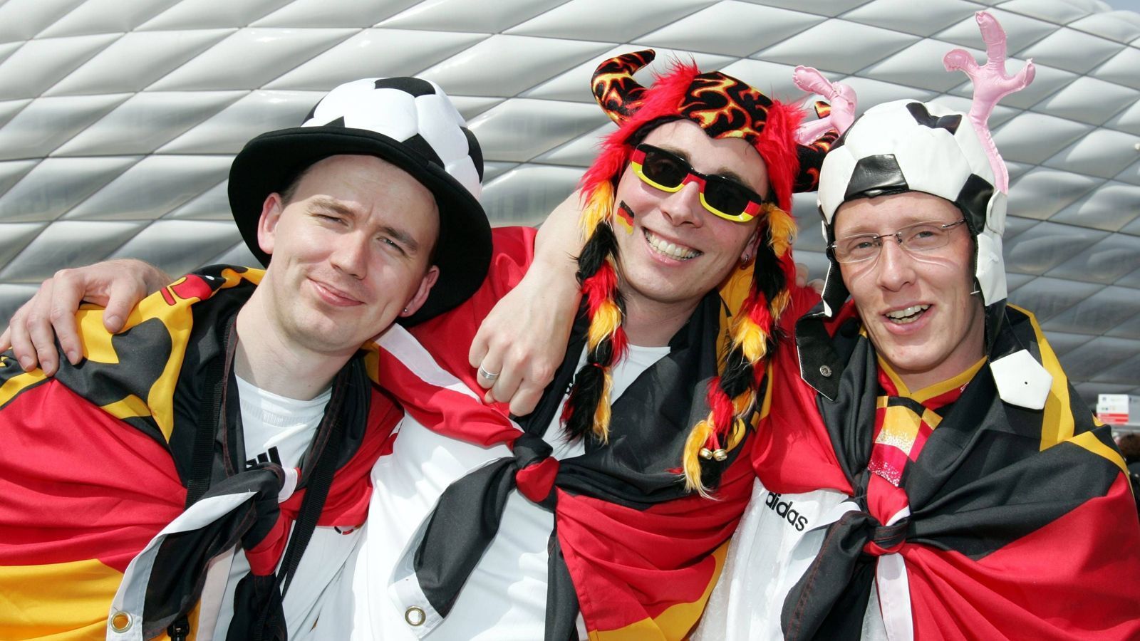 
                <strong>Farbe bekennen</strong><br>
                Es ist nicht mehr verpönt, sich farbenfroh zur deutschen Mannschaft zu bekennen.
              
