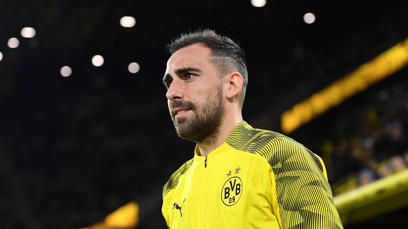 
                <strong>Borussia Dortmund</strong><br>
                Bei den Schwarz-Gelben könnte sich Stürmer Paco Alcacer (im Bild) noch vor dem Start der Rückrunde verabschieden. Nach der Verpflichtung von Erling Haaland von Red Bull Salzburg sei der Spanier nicht abgeneigt, zu Atletico Madrid in die Primera Division zu wechseln. Das melden verschiedene spanische Medien. Ebenso soll Mittelfeldspieler Mahmoud Dahoud bei Hertha BSC im Gespräch sein, schreibt die "Sport Bild". Auch an Mario Götze soll der Klub von Trainer Jürgen Klinsmann Interesse bekundet haben.
              