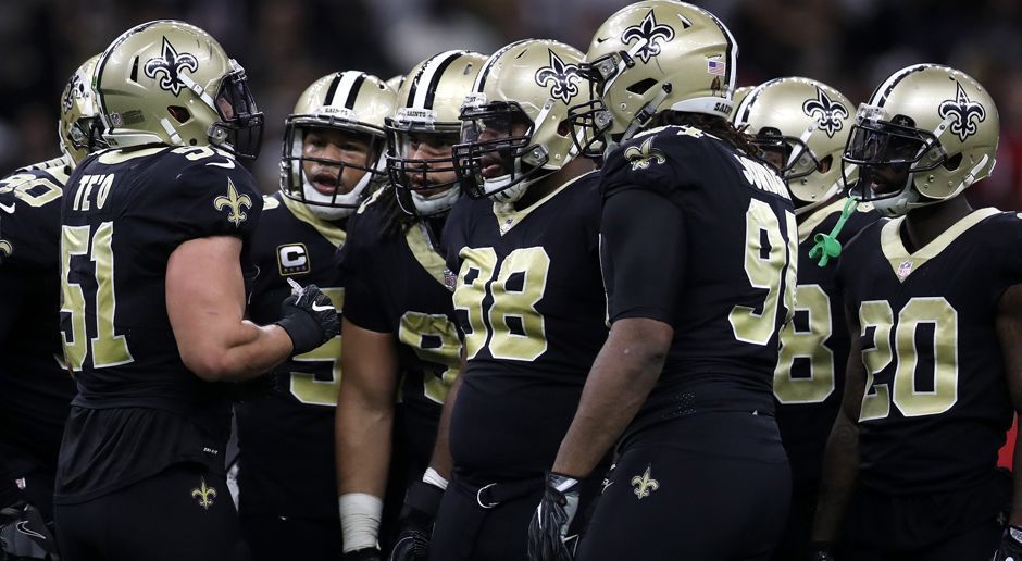 
                <strong>New Orleans Saints</strong><br>
                NFL-Rekorde: Die Saints schafften die meisten Rushing Touchdowns (23) in der Saison.Sie sind das erste Team in der Super-Bowl-Ära, das nach zwei Niederlagen zu Saisonbeginn die nächsten acht Spiele gewann.Die Running Backs Mark Ingram und Alvin Kamara sind die ersten RB-Teamkollegen, die beide mindestens 1500 Scrimmage Yards in derselben Saison erreichten (bei Kamara sogar Rookie-Rekord mit 1554 Scrimmage Yards und 14 TDs, Ingram kam auf 1540 Scrimmage Yards).Franchise-Rekord: Wide Receiver Michael Thomas ist der erste Spieler in der Franchise-Geschichte, dem mehr als 100 Catches in einer einzigen Saison gelangen.
              