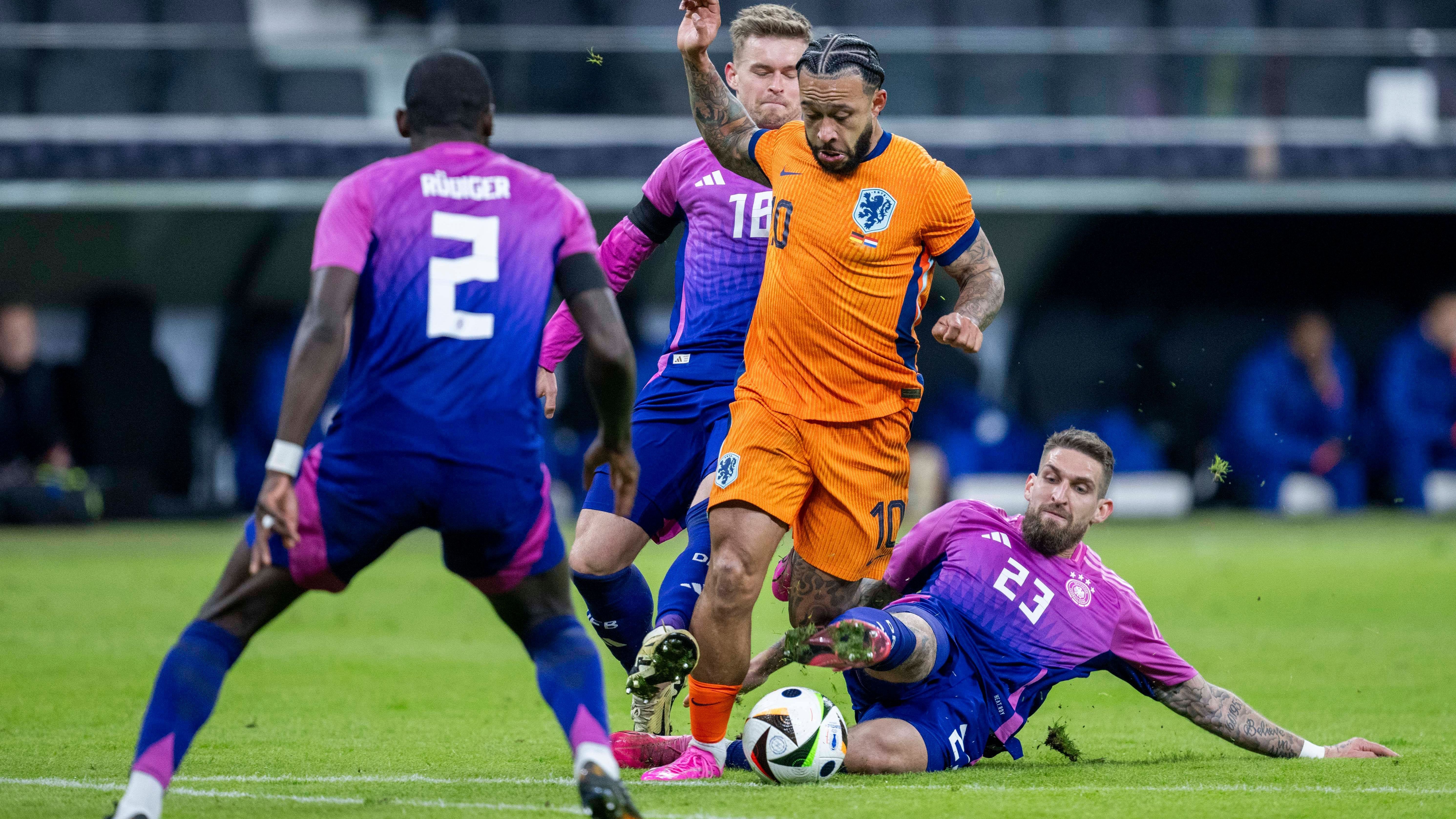 <strong>De Volkskrant (Niederlande)</strong><br>Deutschland spielt viel besseren Fußball als die Niederlande, auch wenn das Ergebnis nicht schlecht ist: 2:1