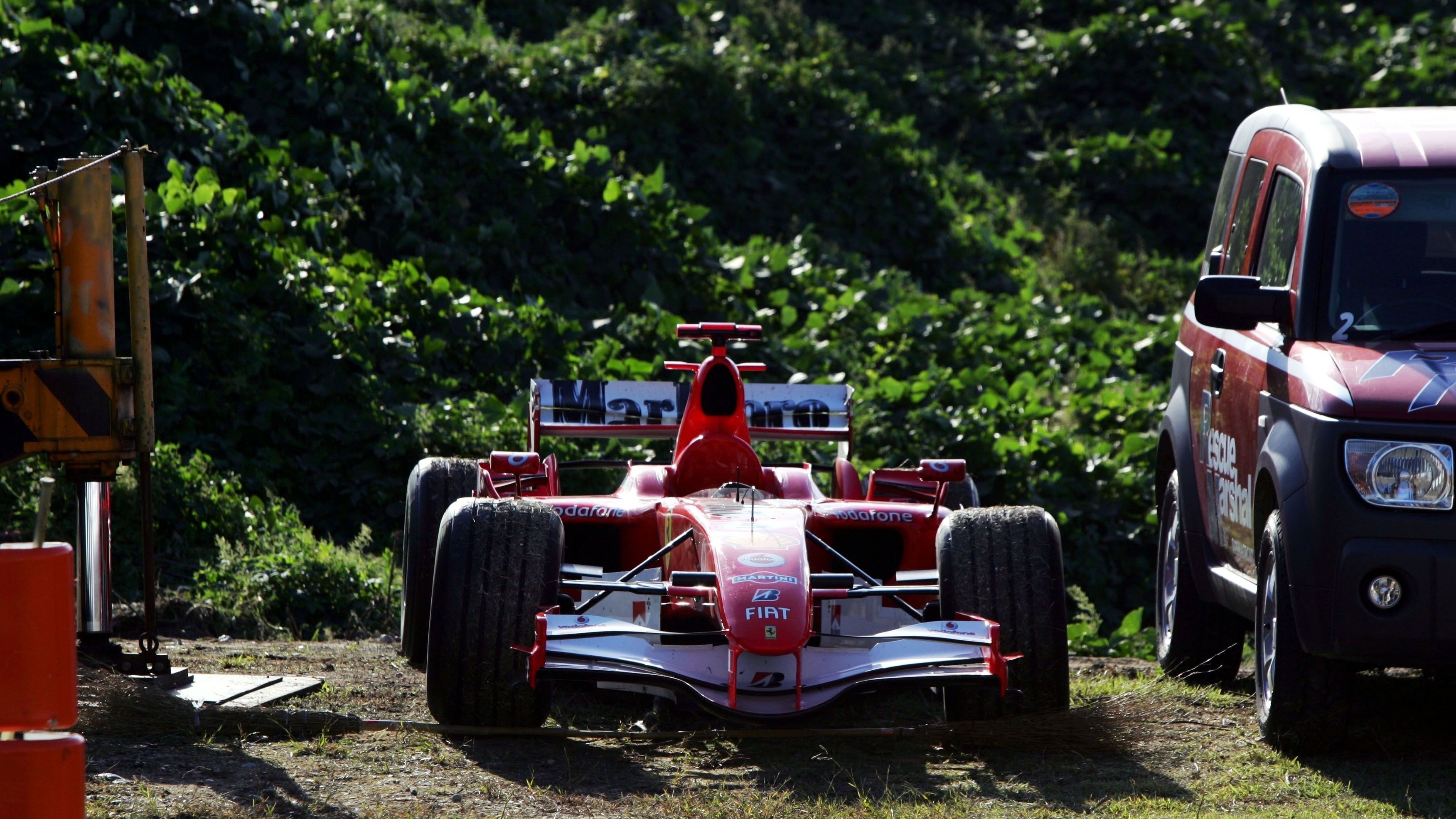 <strong>Motorschaden beendet WM-Träume</strong><br>Der goldene Abschluss mit dem achten WM-Titel blieb Schumacher verwehrt, ein Motorschaden in Führung liegend beim vorletzten Saisonrennen in Japan beendete alle Träume.