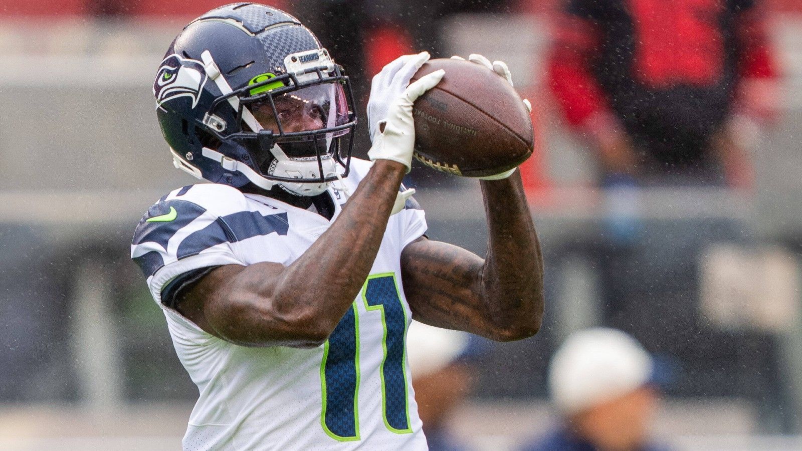 
                <strong>Marquise Goodwin (Seattle Seahawks)</strong><br>
                Aufatmen bei den Seattle Seahawks. Marquise Goodwin wird Geno Smith zur Verfügung stehen. Der Wide Receiver konnte am Mittwoch nur eingeschränkt trainieren. Grund dafür waren Leistenprobleme. Am Donnerstag hatten die Seahawks trainingsfrei. Die Einheit am Freitag konnte Goodwin in vollem Umfang bestreiten und war bis zuletzt als "questionable" gelistet.
              