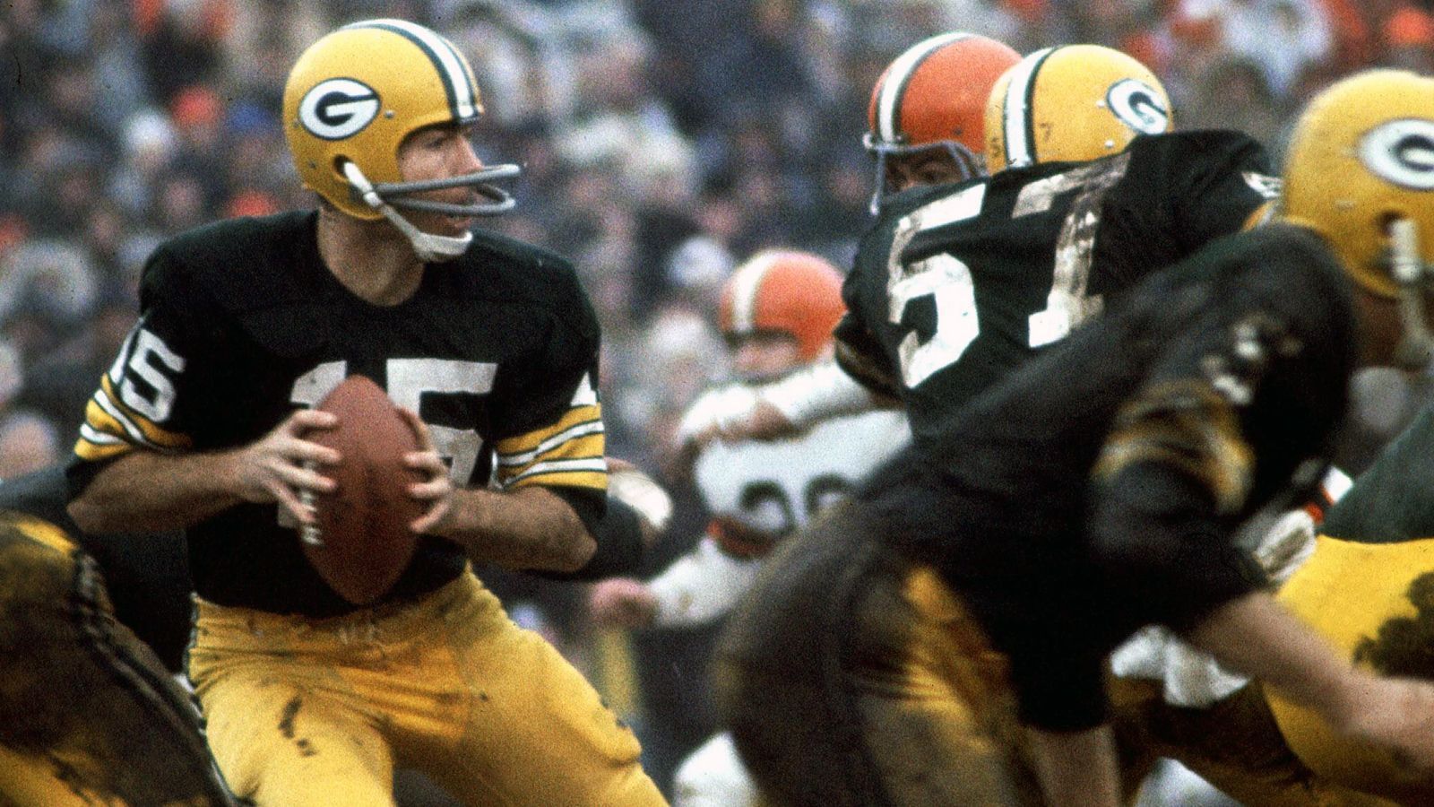 
                <strong>Bart Starr (2)</strong><br>
                Die ersten beiden Super Bowls in den Jahren 1967 und 1968 konnten die Green Bay Packers für sich entscheiden. Zum Spieler des Spiels wurde jeweils Bart Starr gewählt. Der Quarterback gilt, auch aufgrund seiner Titel, neben Brett Favre und Aaron Rodgers als eine der größten Packers-Ikonen.
              