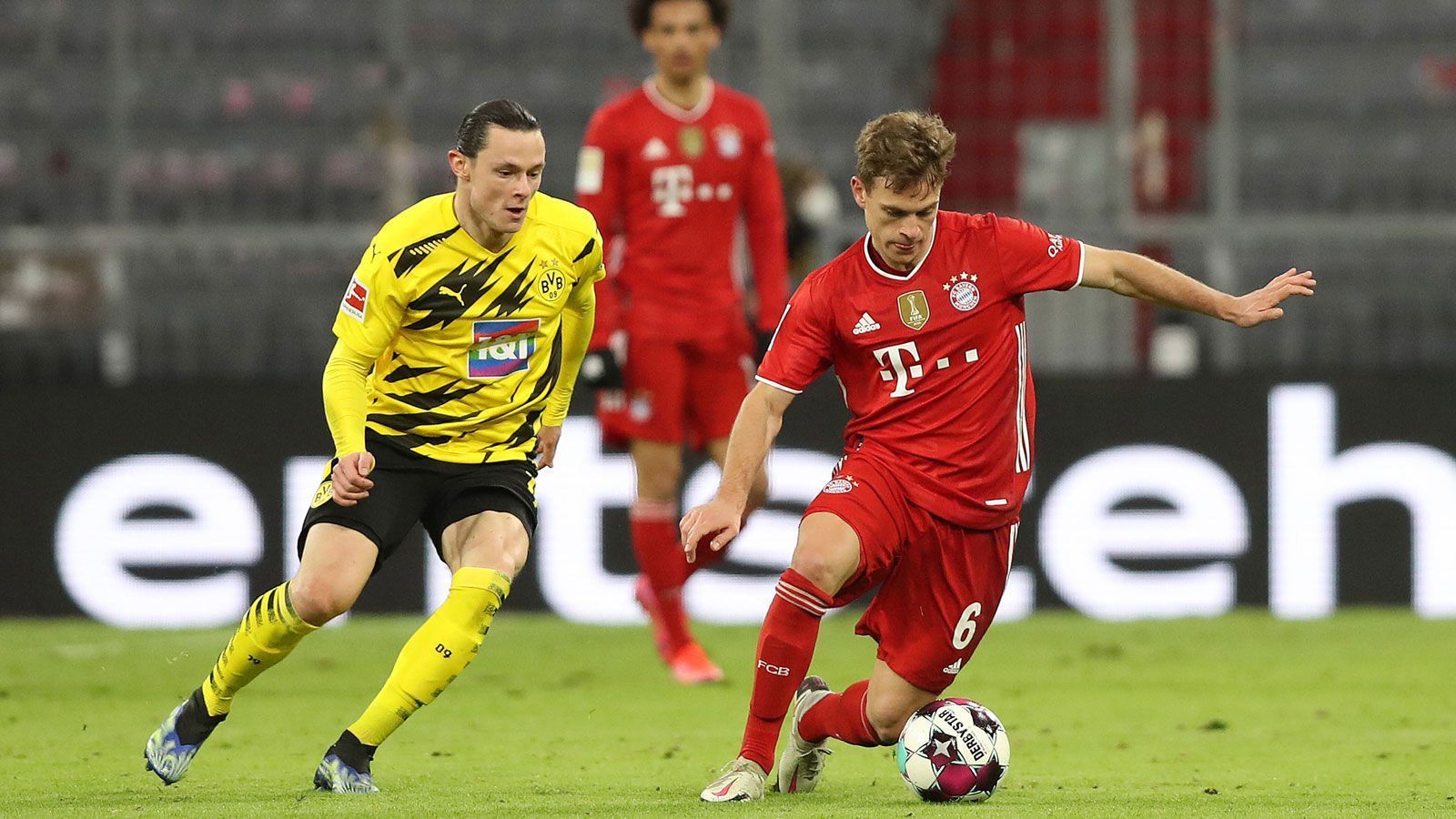 
                <strong>FC Bayern München vs. Borussia Dortmund</strong><br>
                In der Bundesliga hinkt der BVB mit Tabellenplatz fünf den eigenen Erwartungen hinterher, für bessere Stimmung am Borsigplatz könnte eine erfolgreiche Champions-League-Saison sorgen. Der FC Bayern München ist zwar alles andere als ein geeigneter Aufbaugegner, Balsam für die schwarz-gelbe Seele wäre ein Viertelfinal-Triumph über den ärgsten Konkurrenten der vergangenen Jahre aber allemal. Zudem hat der BVB noch eine offene Rechnung mit dem FCB im wichtigsten europäischen Vereinswettbewerb zu begleichen - Stichwort Champions-League-Finale 2013.
              