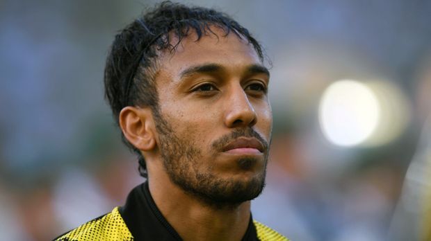 
                <strong>Pierre-Emerick Aubameyang</strong><br>
                Sein wohl letztes Spiel für den BVB läuft zunächst am Bundesliga-Torschützenkönig vorbei. Erst nach 23 Minuten fällt er erstmals auf – mit einem zur Ecke geblockten Schuss. Das Schmankerl hebt er sich für die zweite Hälfte auf, doch nach seinem Fallrückzieher rettet Fabian auf der Linie mit Hilfe der Latte. Wenig später lässt er sich die Chance vom Elfmeterpunkt nicht entgehen und trifft Panenka-Trick zum 2:1. Einen weiteren Treffer vergibt er nach Konter haarscharf. ran-Note: 3
              