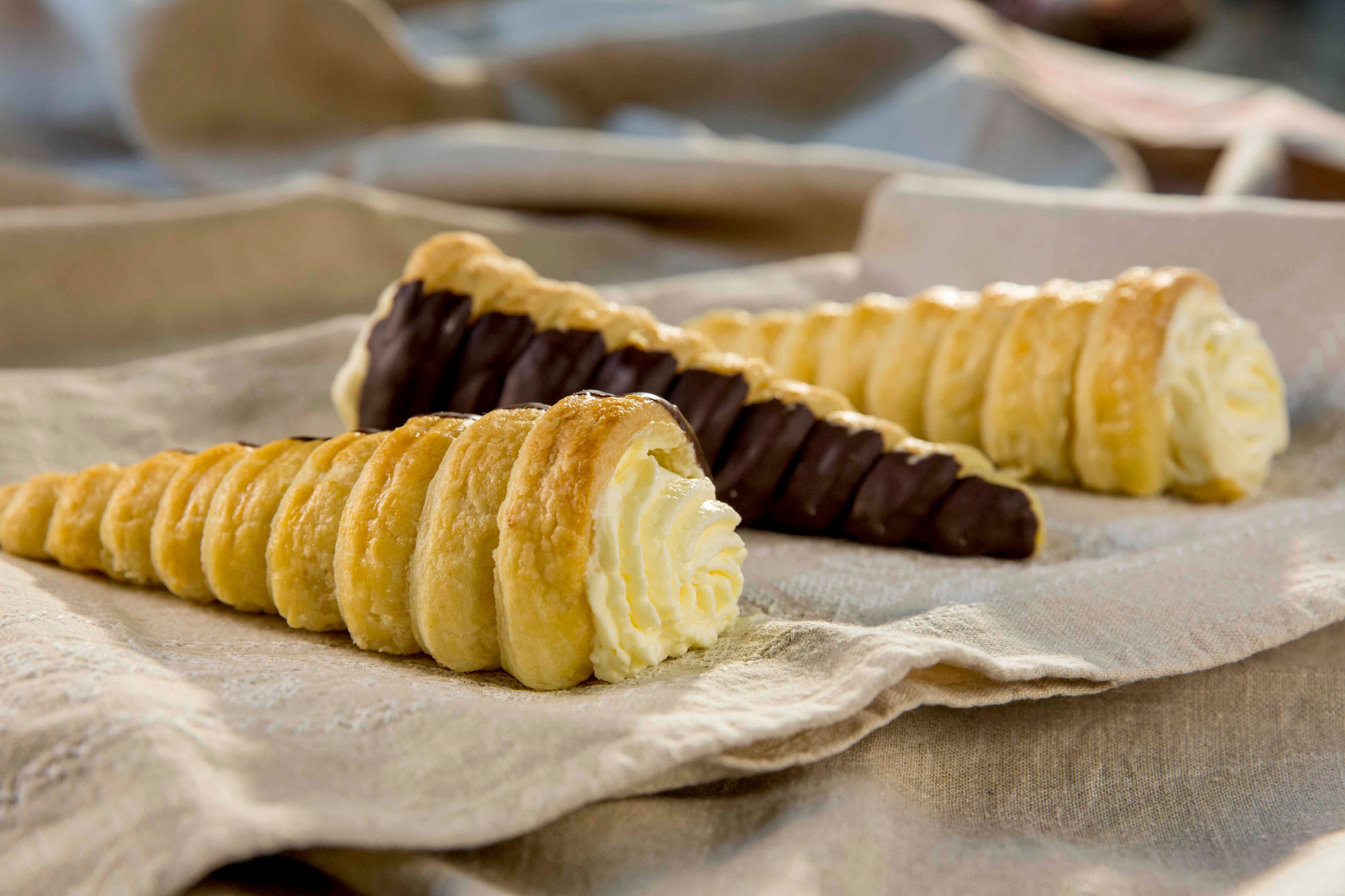 Schillerlocken mit Eierlikörsahne | Rezept | Das große Backen