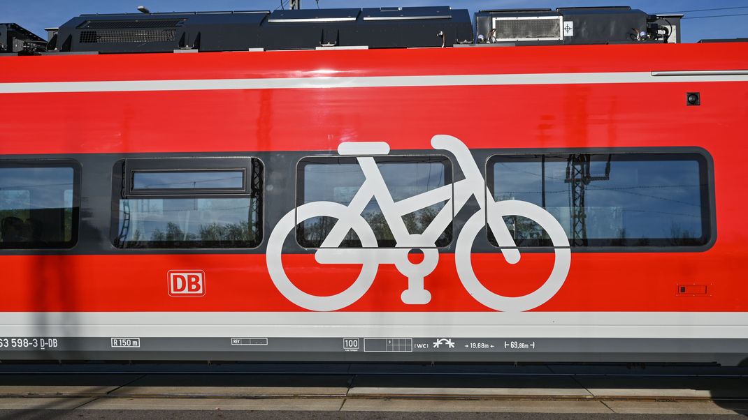 Zugblockade: 200 Personen hinderten einen Lokführer an der Abfahrt. 