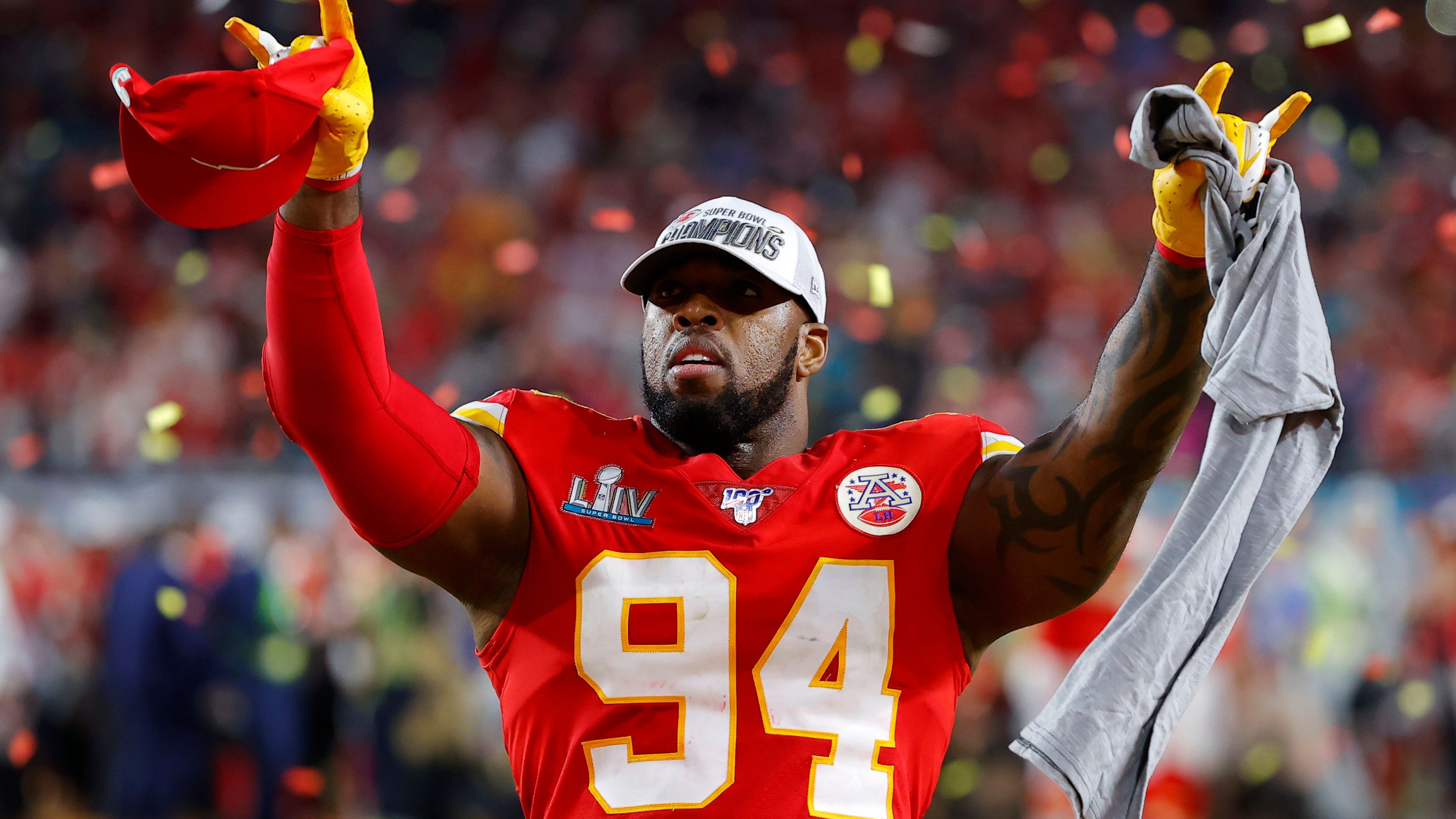 <strong>Terrell Suggs</strong><br>- Position: Linebacker / Defensive End<br>- Teams: Baltimore Ravens (2003 - 2018), Arizona Cardinals (2019), Kansas City Chiefs (2019)<br>- Größte Erfolge: 2x Super-Bowl-Sieger, 1x Defensive Player of the Year, Defensive Rookie of the Year, 1x First-team All-Pro, 1x Second-team All-Pro, 7x Pro Bowl, 1x Forced Fumbles Leader