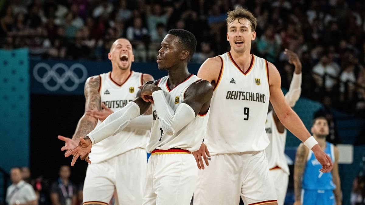 Olympische Spiele Paris 2024 Basketball Paris 06.08.2024 Viertelfinale Männer Herren Deutschland (GER) - Griechenland Dennis Schröder Schroeder (Deutschland, No.17) Schröder Schroder Daniel Theis (...