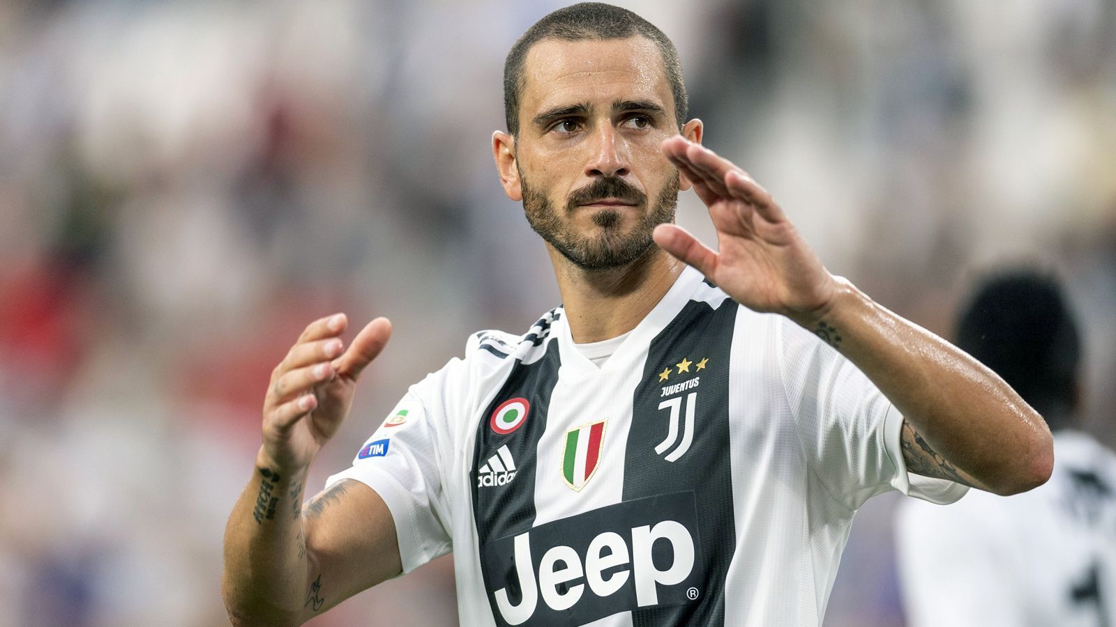 
                <strong>Platz 7 - Leonardo Bonucci (Juventus Turin)</strong><br>
                Jahresgehalt: 5,5 Millionen EuroPosition: InnenverteidigerAlter: 31 JahreVertrag bis: 30. Juni 2023
              