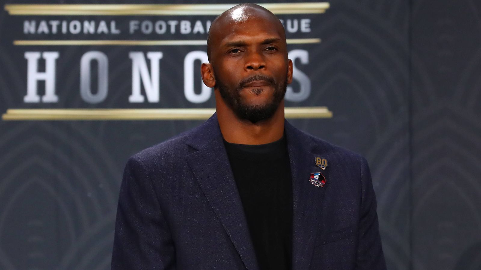 
                <strong>Isaac Bruce</strong><br>
                Der einstige Wide Receiver war von 1994 bis 2007 für die Los Angeles Rams bzw. St. Louis Rams aktiv und gewann einmal den Super Bowl. 2008 und 2009 spielte er für die San Francisco 49ers. In diesem Jahr wurde er in die Hall of Fame gewählt.
              
