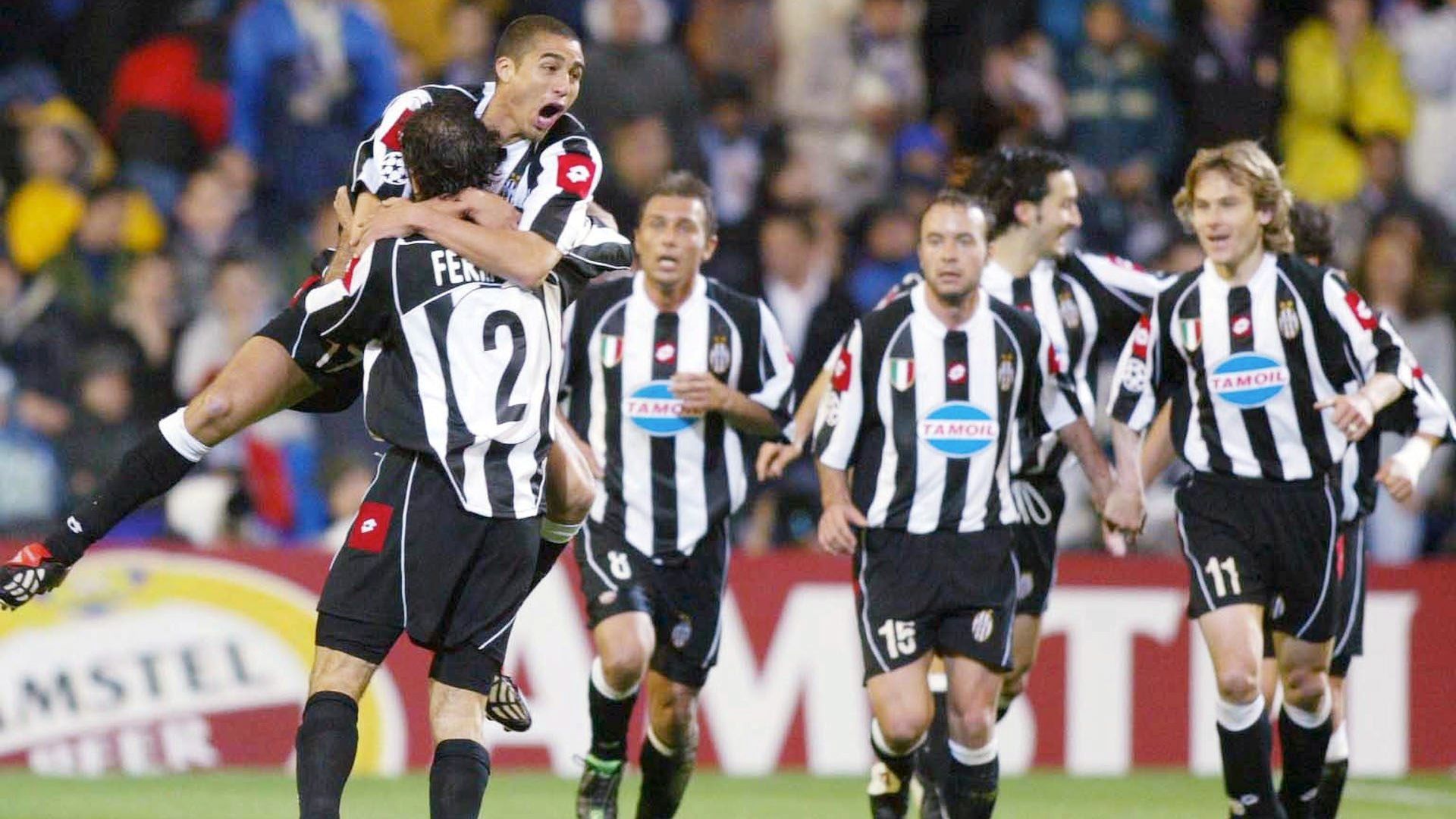 <strong>Champions League 2002/2003: Italienische Halbfinal-Dominanz</strong><br>Drei der vier Halbfinal-Teams stellte die Serie A: Inter und AC Mailand standen sich im Stadtderby gegenüber, während Juventus gegen Real Madrid um den zweiten Finalplatz spielte. Die "Bianconeri" verloren das Hinspiel im Santiago Bernabeu mit 2:1, drehten das Duell aber im Rückspiel mit 3:0 dank Treffern von David Trezeguet, Del Piero und Pavel Nedved.