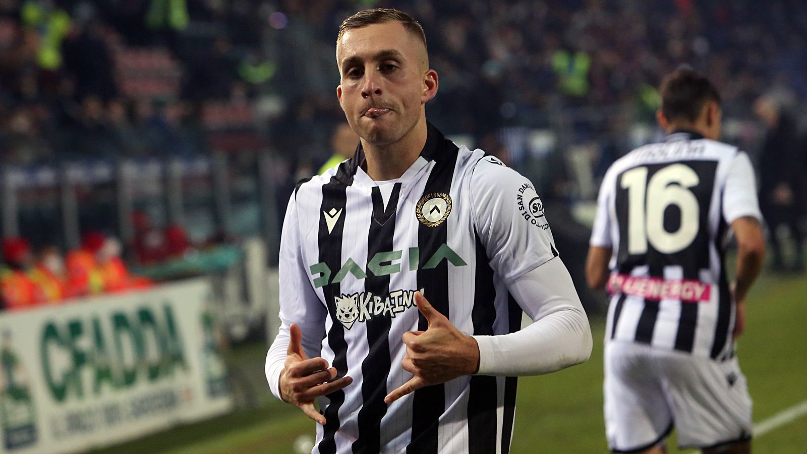 
                <strong>Gerard Deulofeu (Udinese Calcio)</strong><br>
                Wie in Bologna, so griff auch die Gesundheitsbehörde in Udine durch und ordnete für die gesamte Mannschaft des Serie-A-Klubs häusliche Isolation an. Daher fiel Udineses Begegnung in Florenz aus. Damit droht Udine rund um den Spanier Gerard Deulofeu ebenfalls eine 0:3-Niederlage auf dem grünen Tisch.
              