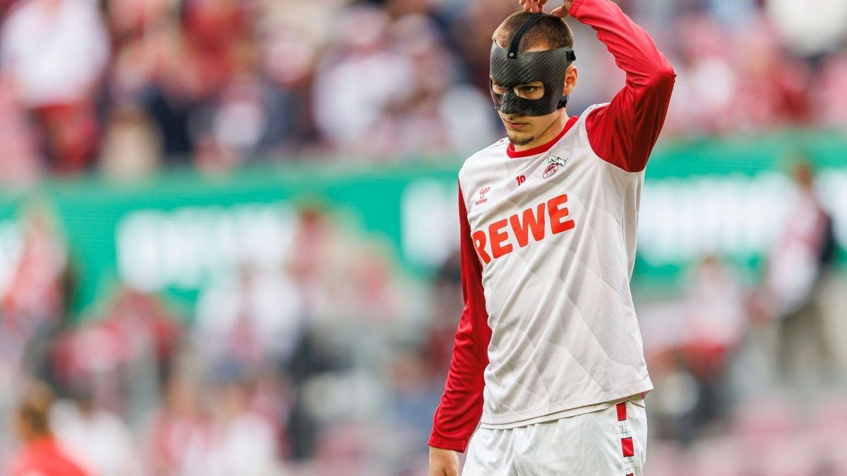 Tim Lemperle in seinem letzten Spiel für Köln mit Maske
