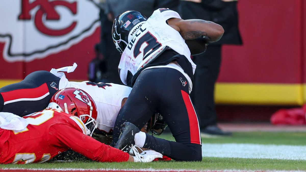 December 21, 2024: Houston Texans wide receiver Tank Dell (3) makes a catch for a touchdown defended by Kansas City Chiefs cornerback Trent McDuffie (22) and Dell was injured during the play in the...